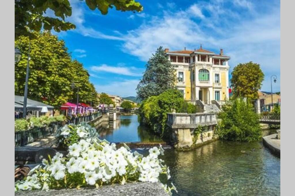 Vue Panoramique Sur Le Chateau,Montagne Et Grottes Fontaine-de-Vaucluse Ngoại thất bức ảnh