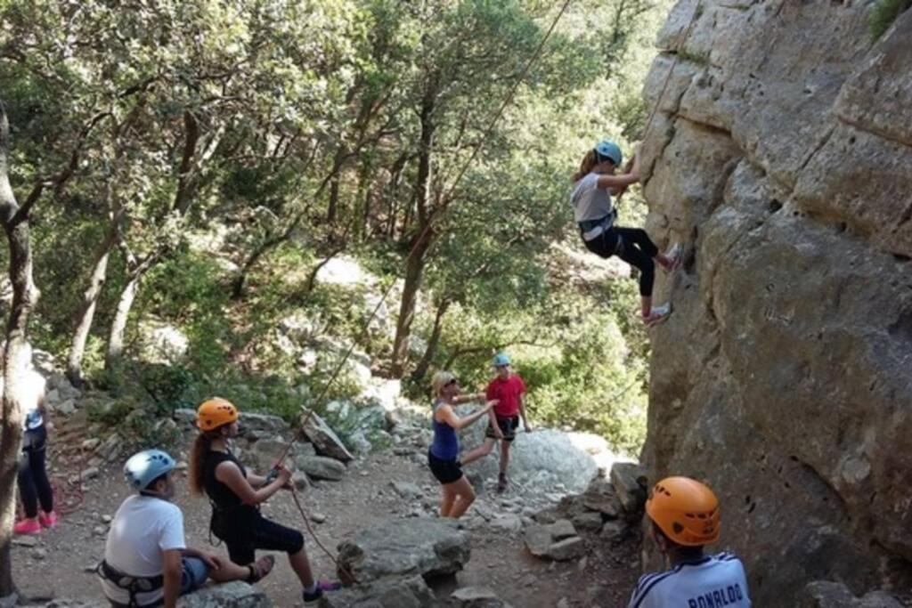 Vue Panoramique Sur Le Chateau,Montagne Et Grottes Fontaine-de-Vaucluse Ngoại thất bức ảnh
