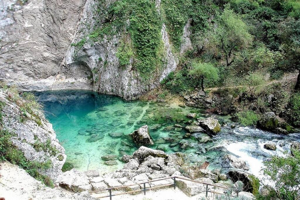 Vue Panoramique Sur Le Chateau,Montagne Et Grottes Fontaine-de-Vaucluse Ngoại thất bức ảnh