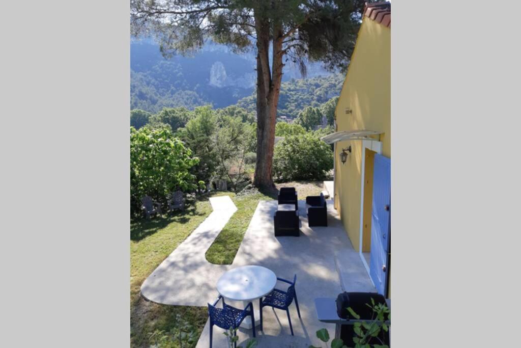 Vue Panoramique Sur Le Chateau,Montagne Et Grottes Fontaine-de-Vaucluse Ngoại thất bức ảnh